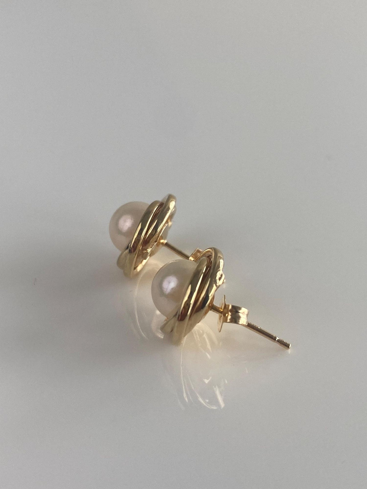 Vintage 14k Yellow Gold Pearl Knot Stud Earrings