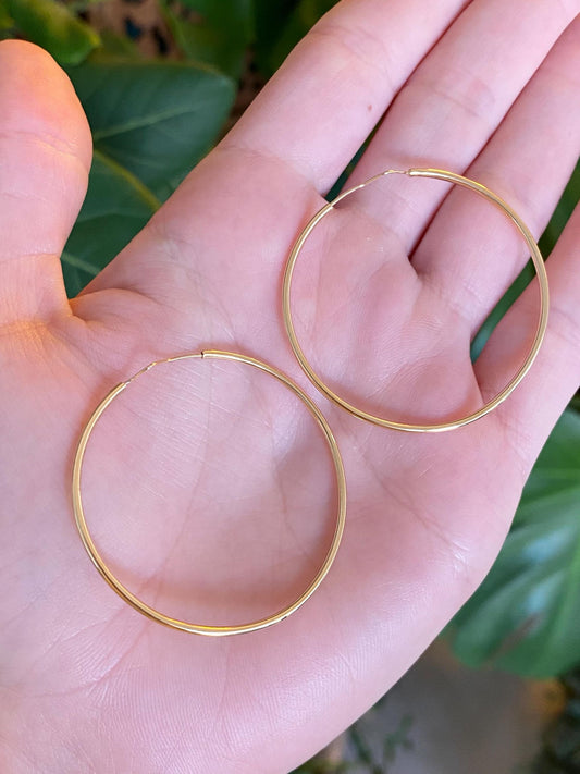 Vintage 18k Yellow Gold Thin Hoop Earrings