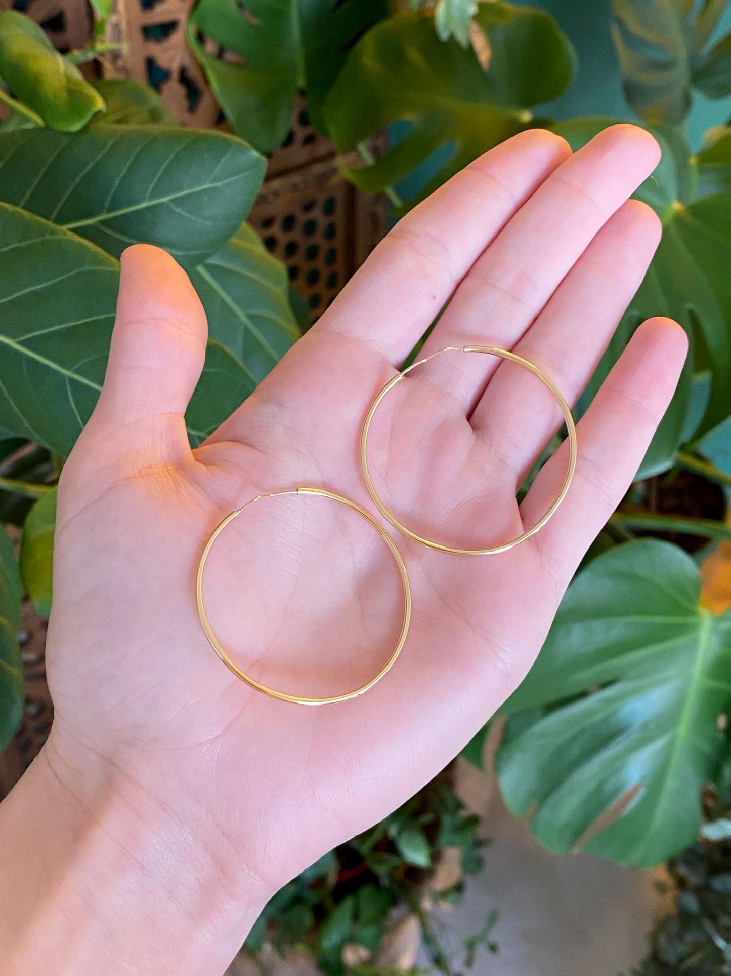 Vintage 18k Yellow Gold Thin Hoop Earrings