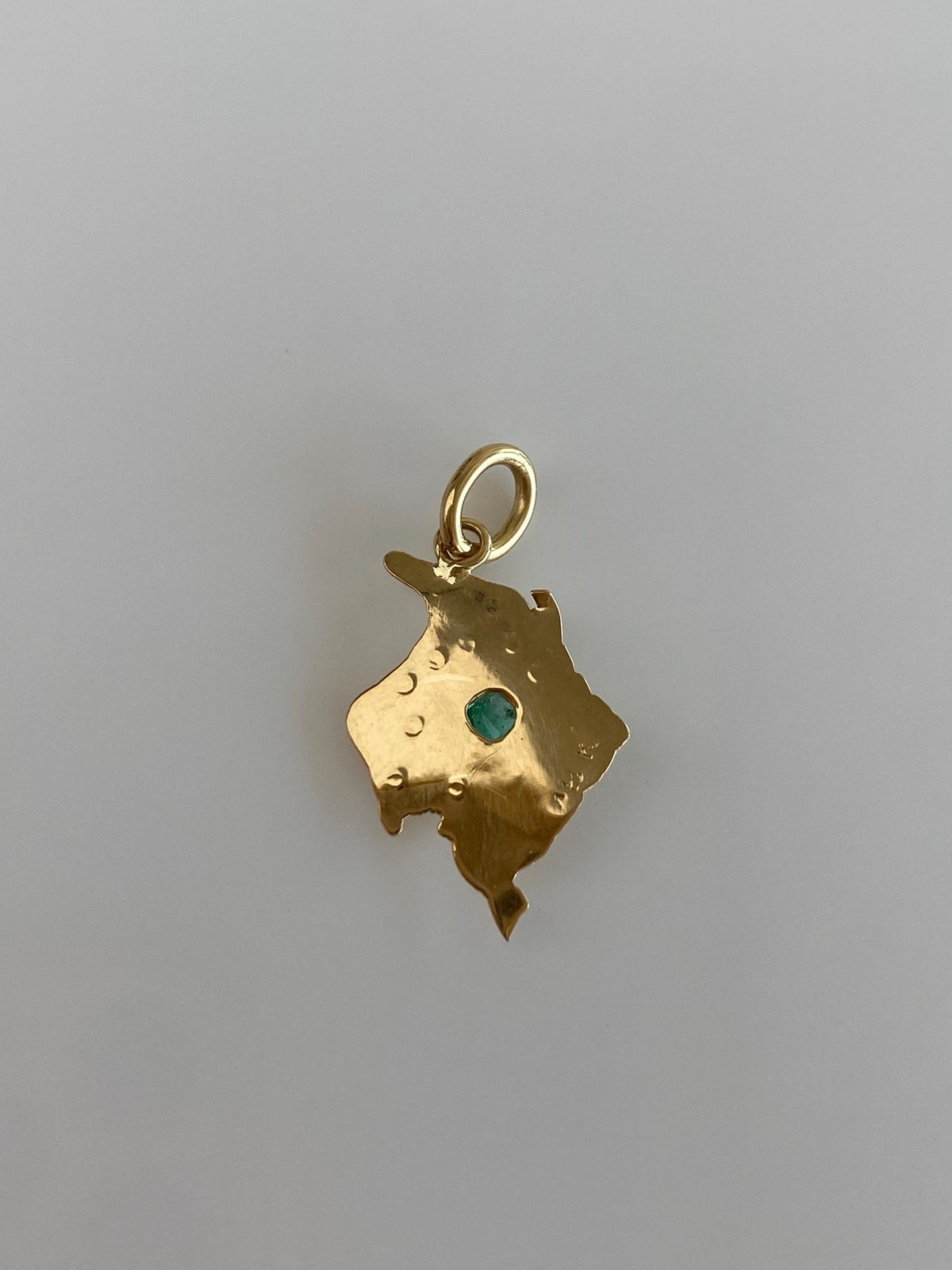Vintage Solid 18k Yellow Gold Emerald Columbia Charm