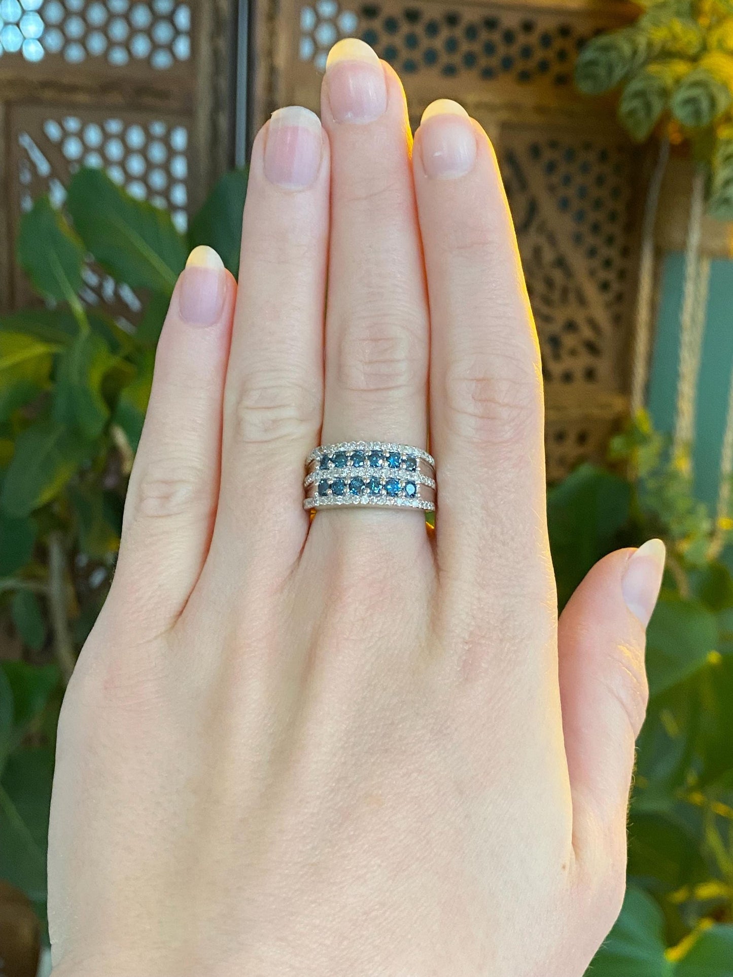 Vintage Solid 14k White Gold Clear & Blue Diamond Ring Band - Size 6