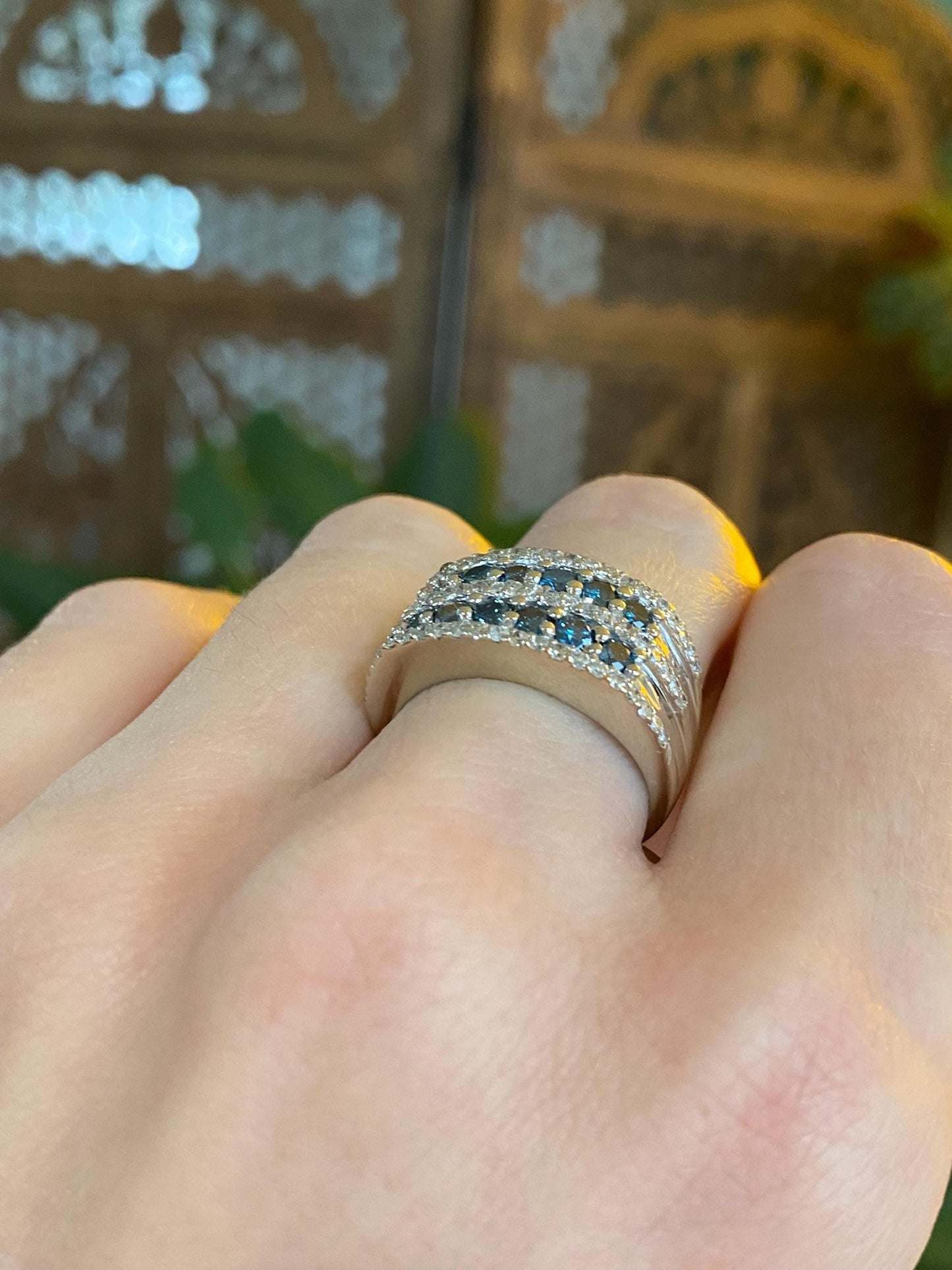 Vintage Solid 14k White Gold Clear & Blue Diamond Ring Band - Size 6
