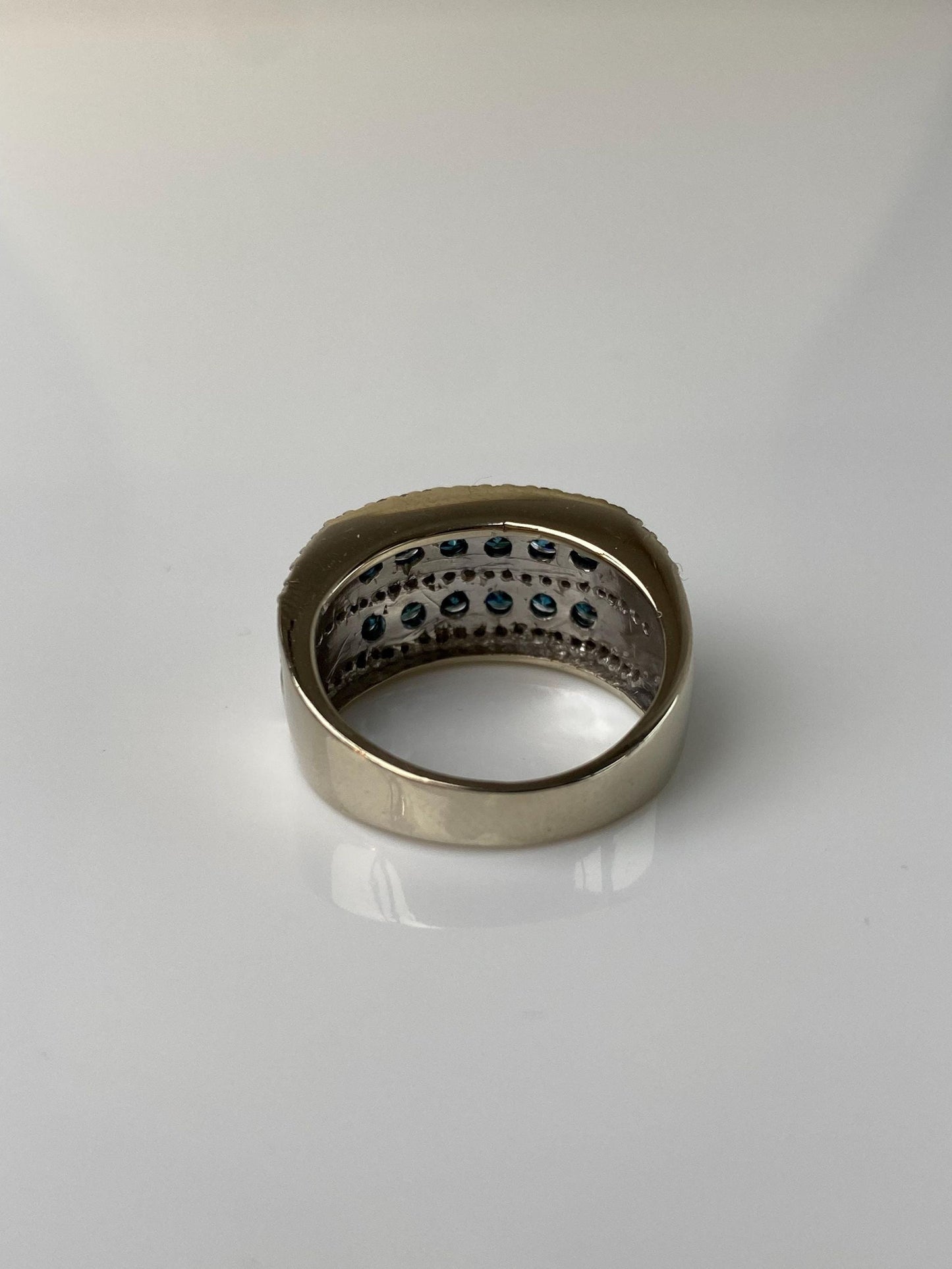 Vintage Solid 14k White Gold Clear & Blue Diamond Ring Band - Size 6