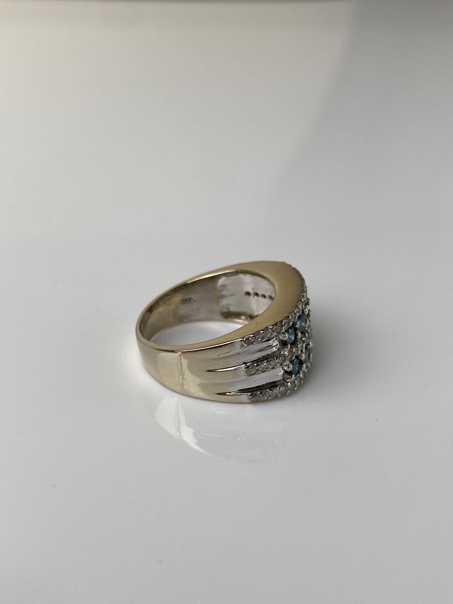 Vintage Solid 14k White Gold Clear & Blue Diamond Ring Band - Size 6