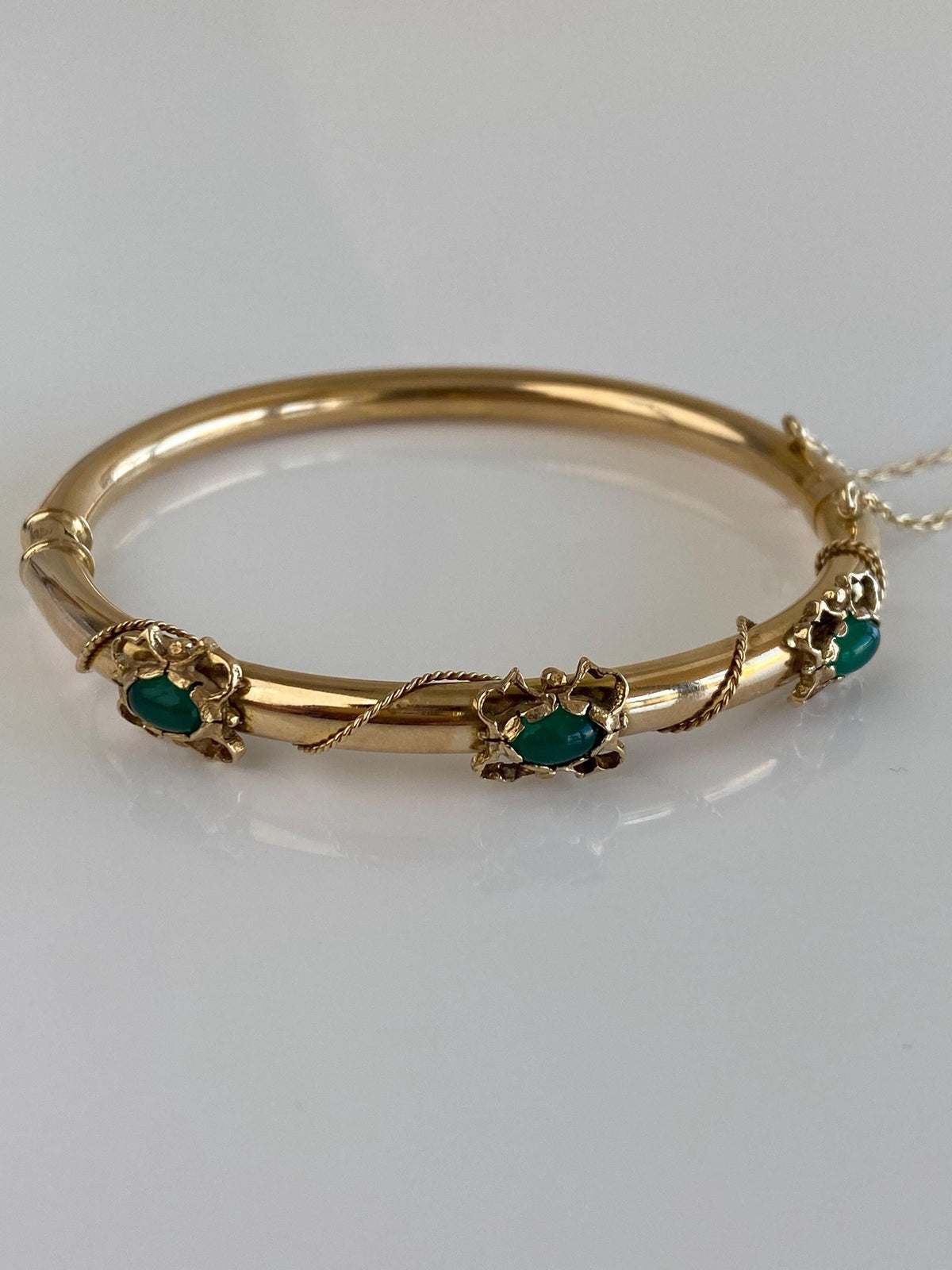 Vintage 14k Yellow Gold Green Chalcedony Rope Twist Detail Bangle Bracelet - 6.5 Inches