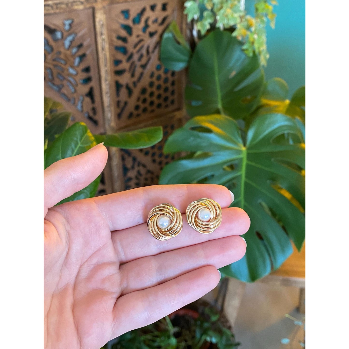 Vintage 14k Yellow Gold Pearl Knot Stud Earrings