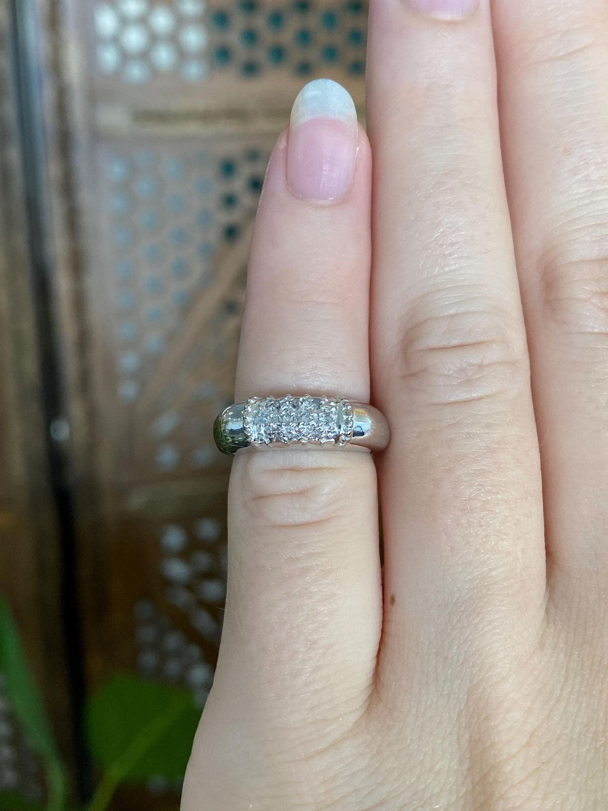 Vintage Solid 14k White Gold Diamonds Tapered Domed Ring Band - Size 3.25