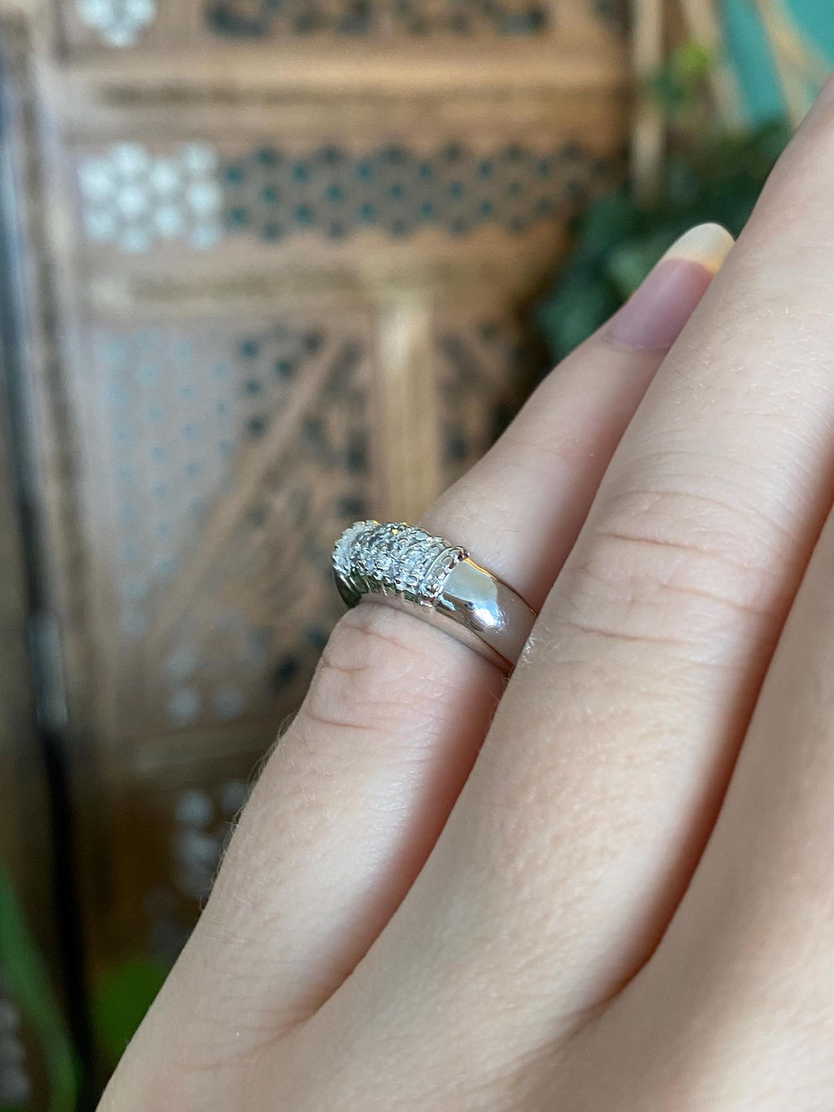 Vintage Solid 14k White Gold Diamonds Tapered Domed Ring Band - Size 3.25