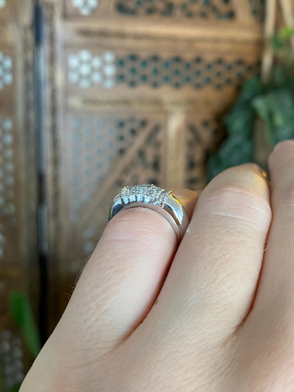 Vintage Solid 14k White Gold Diamonds Tapered Domed Ring Band - Size 3.25