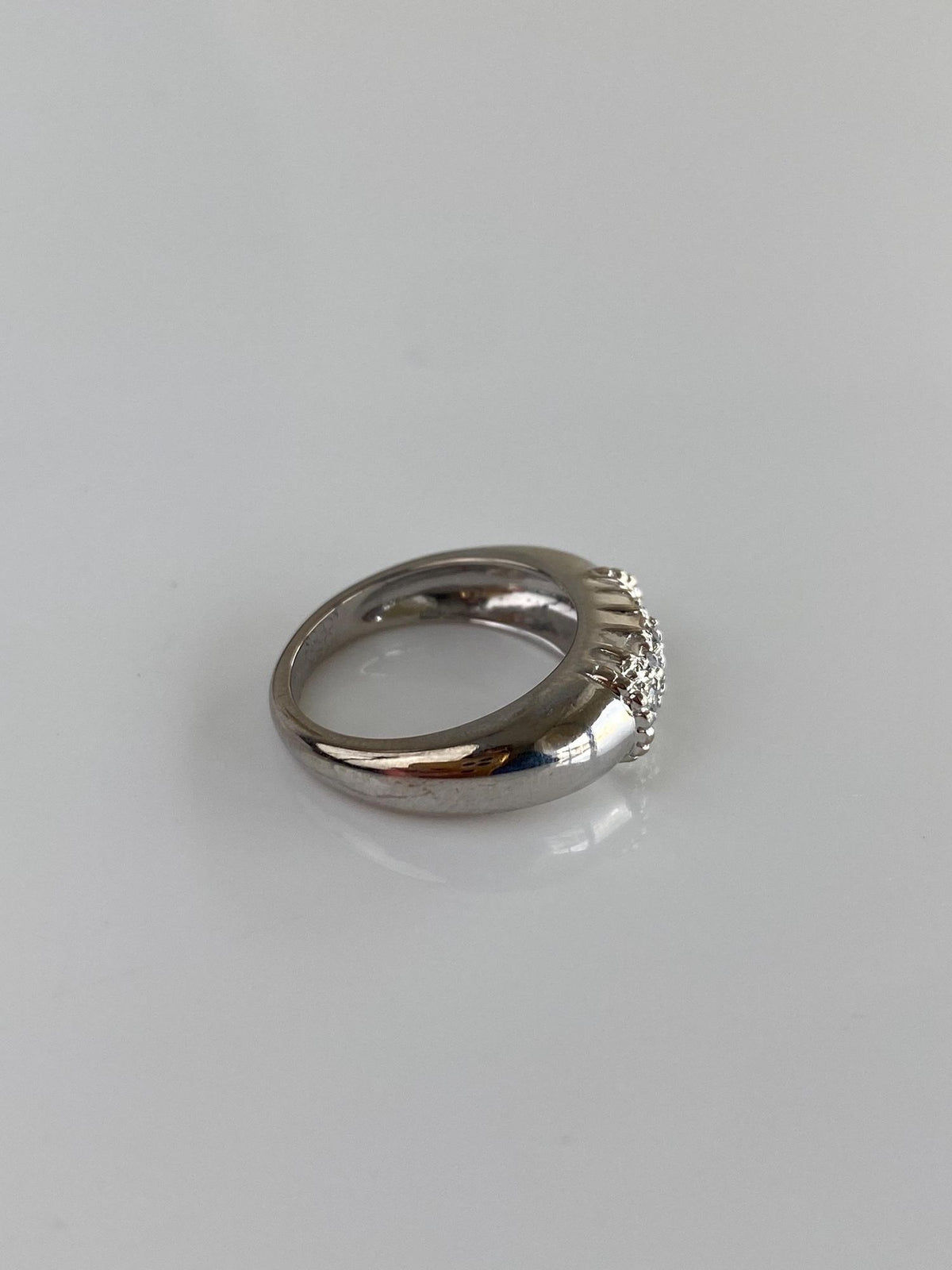 Vintage Solid 14k White Gold Diamonds Tapered Domed Ring Band - Size 3.25