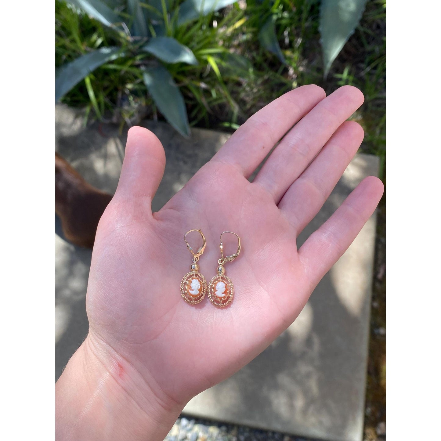 Vintage Solid 14k Yellow Gold Cameo Dangle Earrings