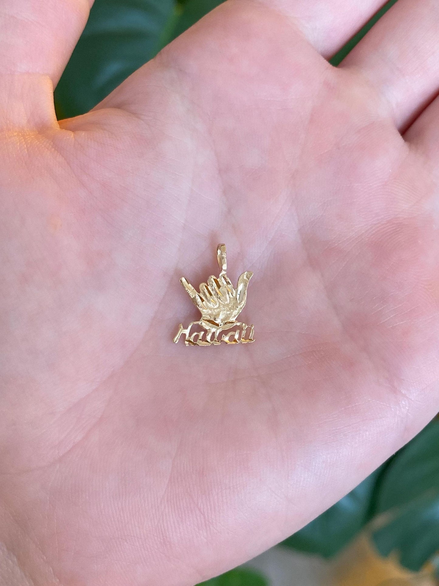 Vintage Solid 14k Yellow Gold Diamond Cut Shaka Hawaii Charm