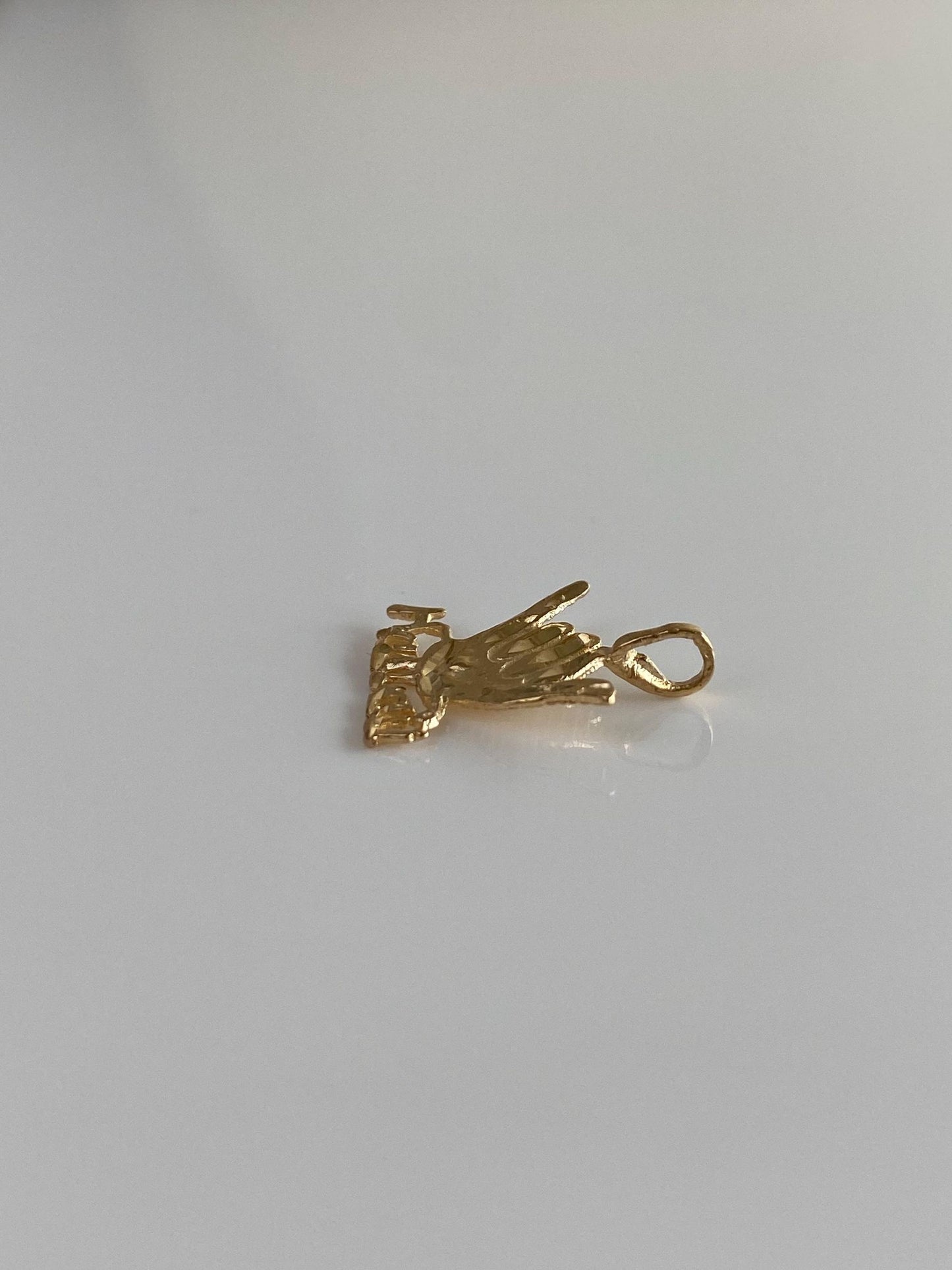 Vintage Solid 14k Yellow Gold Diamond Cut Shaka Hawaii Charm