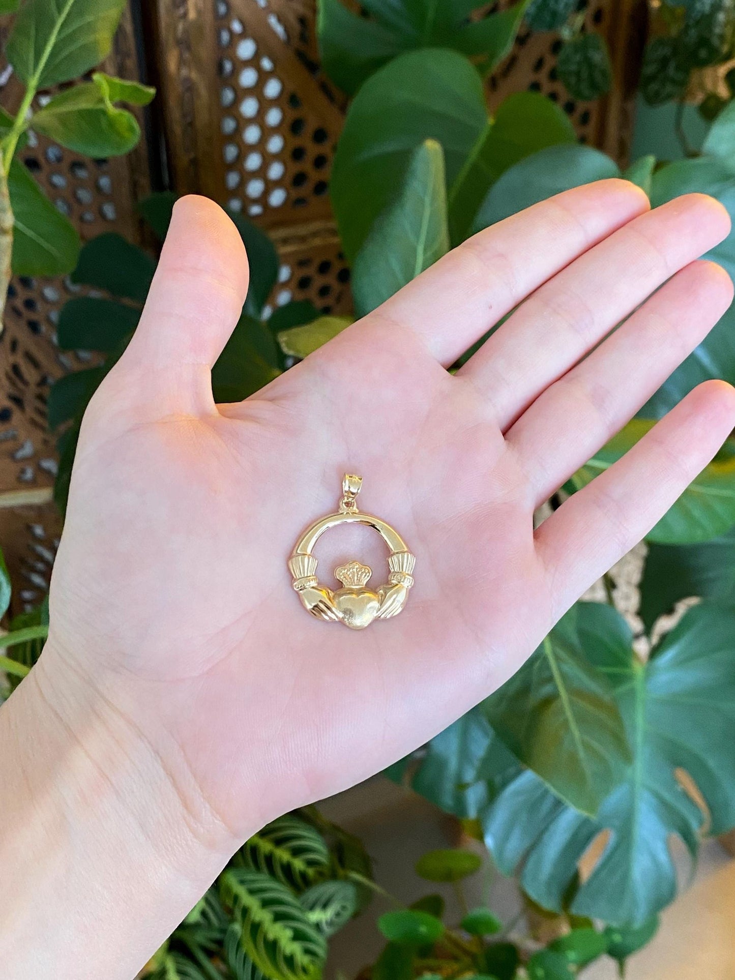 Vintage 14k Yellow Gold Claddaugh Charm