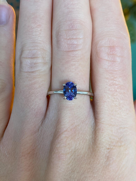 Vintage Solid 10k White Gold Tanzanite Ring - Size 9