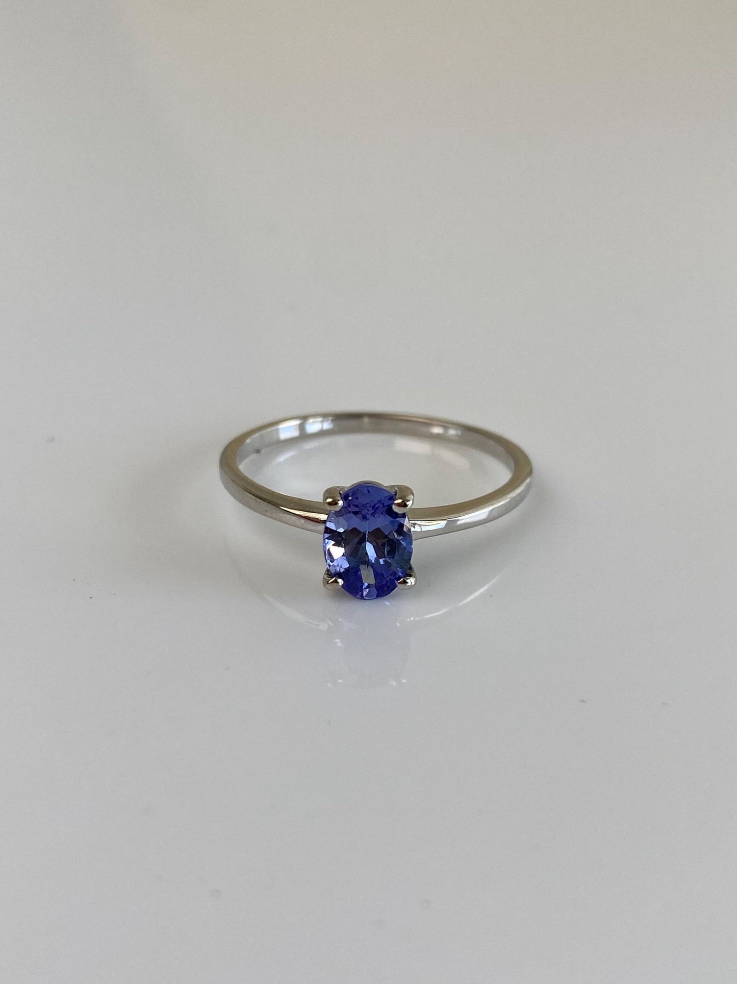 Vintage Solid 10k White Gold Tanzanite Ring - Size 9