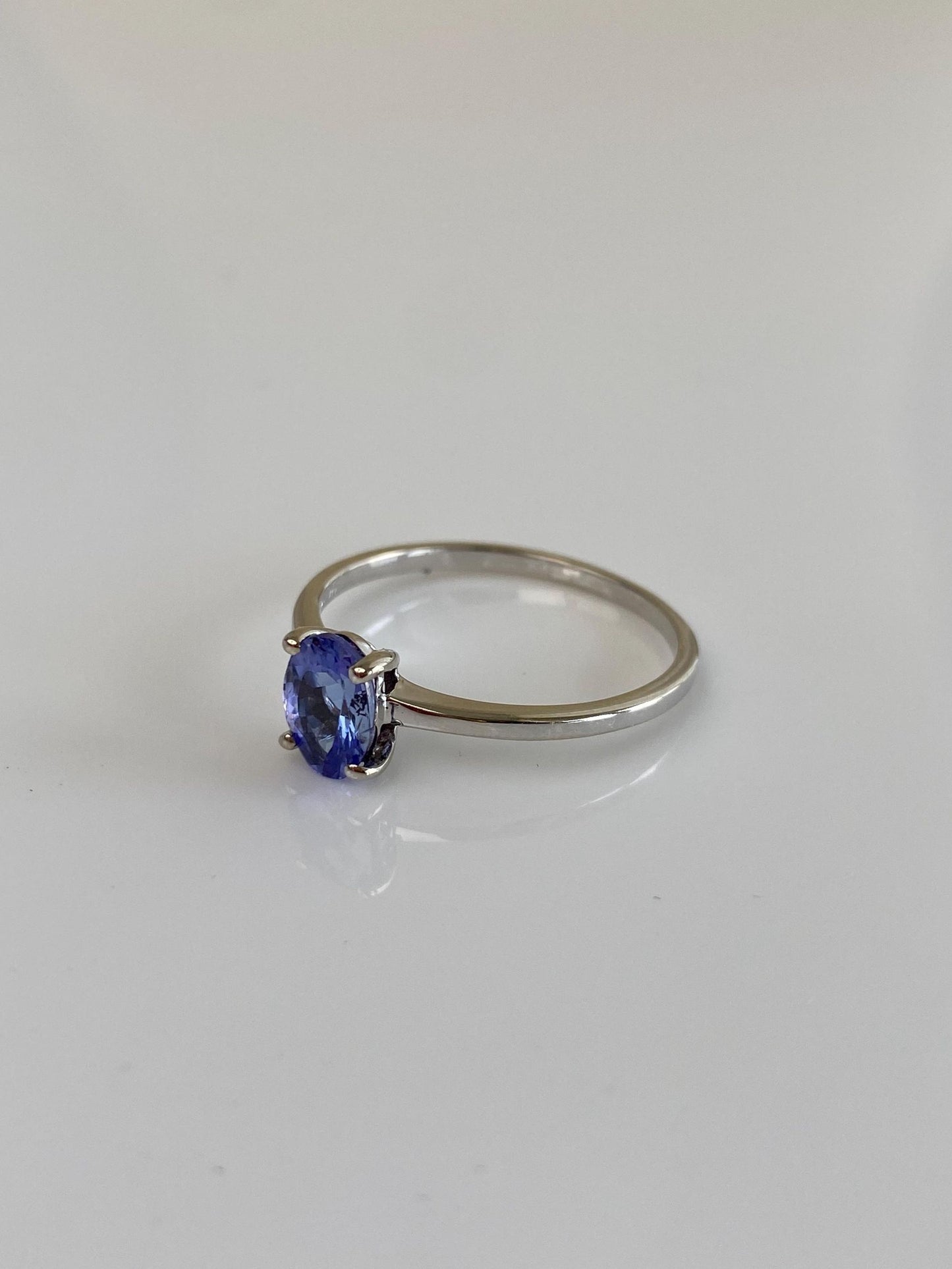 Vintage Solid 10k White Gold Tanzanite Ring - Size 9