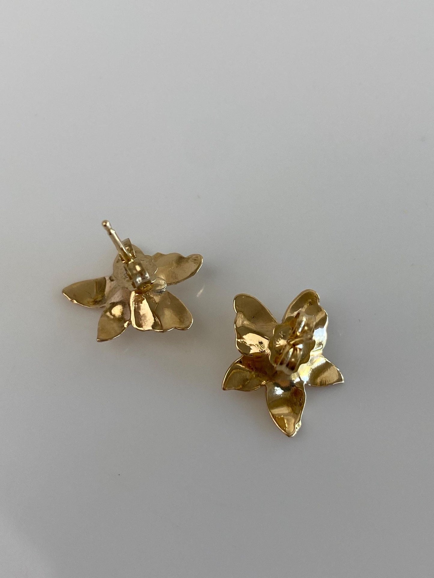 Vintage Solid 14k Yellow Gold Pearl Flower Leaf Stud Earrings