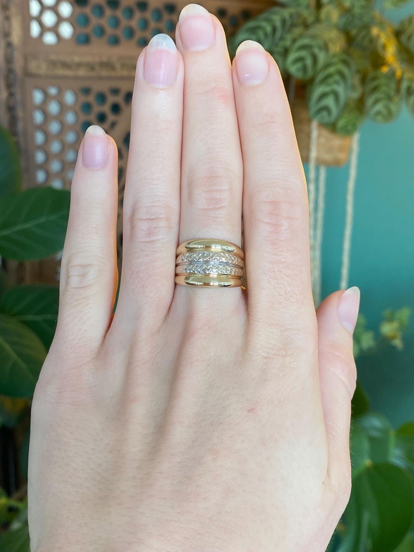 Vintage Solid 14k White & Yellow Gold Diamond Cut Ring Band - Size 6.5