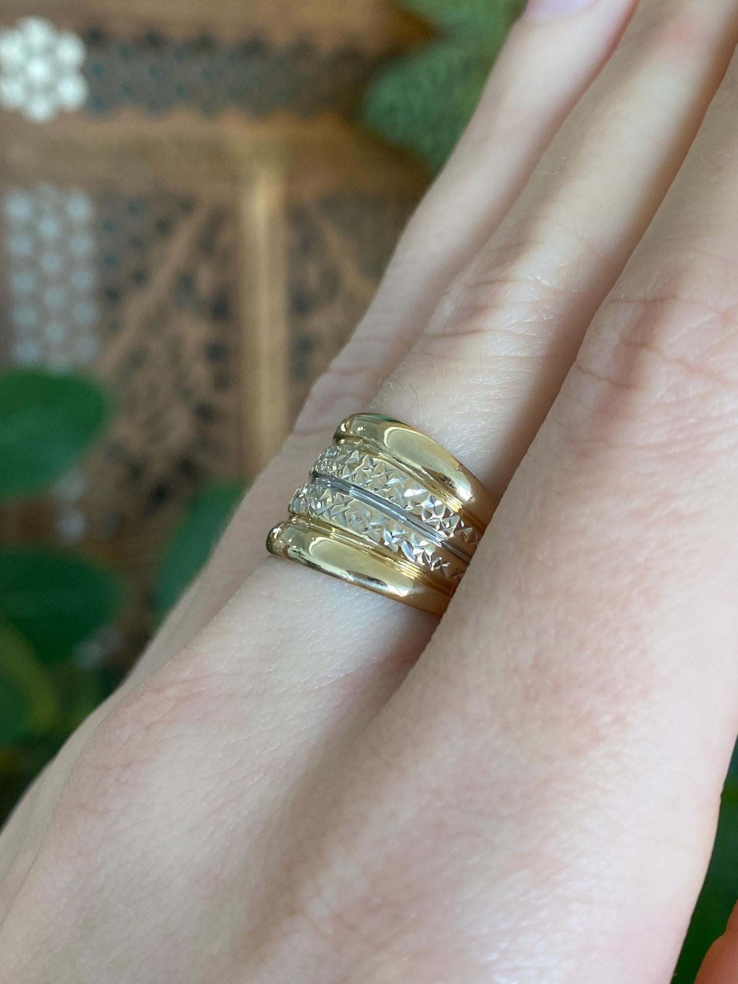 Vintage Solid 14k White & Yellow Gold Diamond Cut Ring Band - Size 6.5