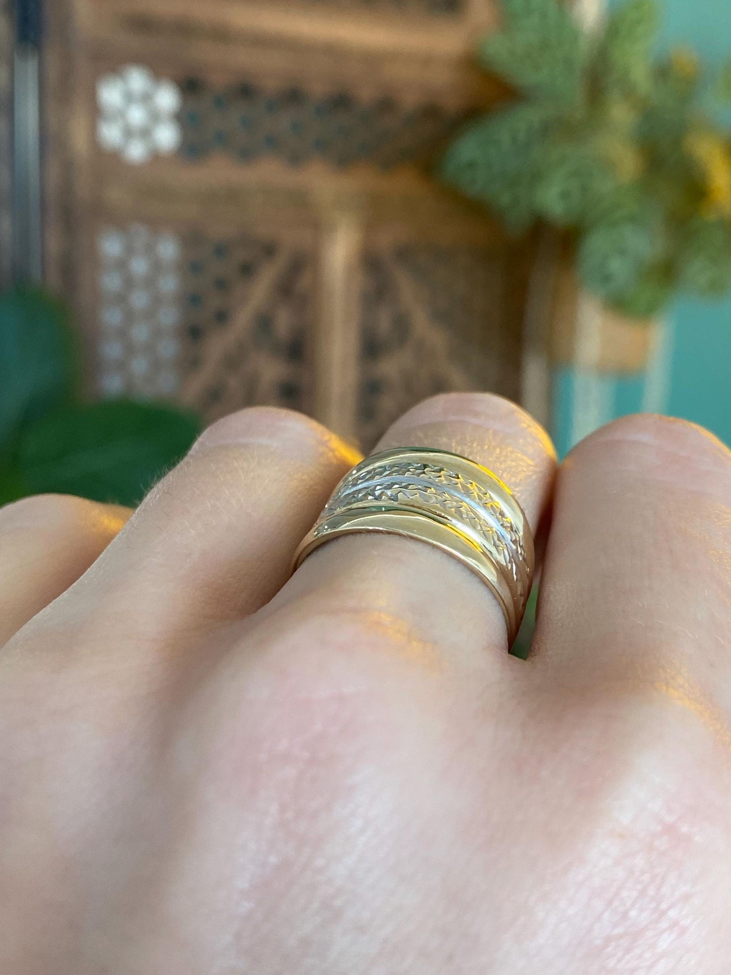 Vintage Solid 14k White & Yellow Gold Diamond Cut Ring Band - Size 6.5