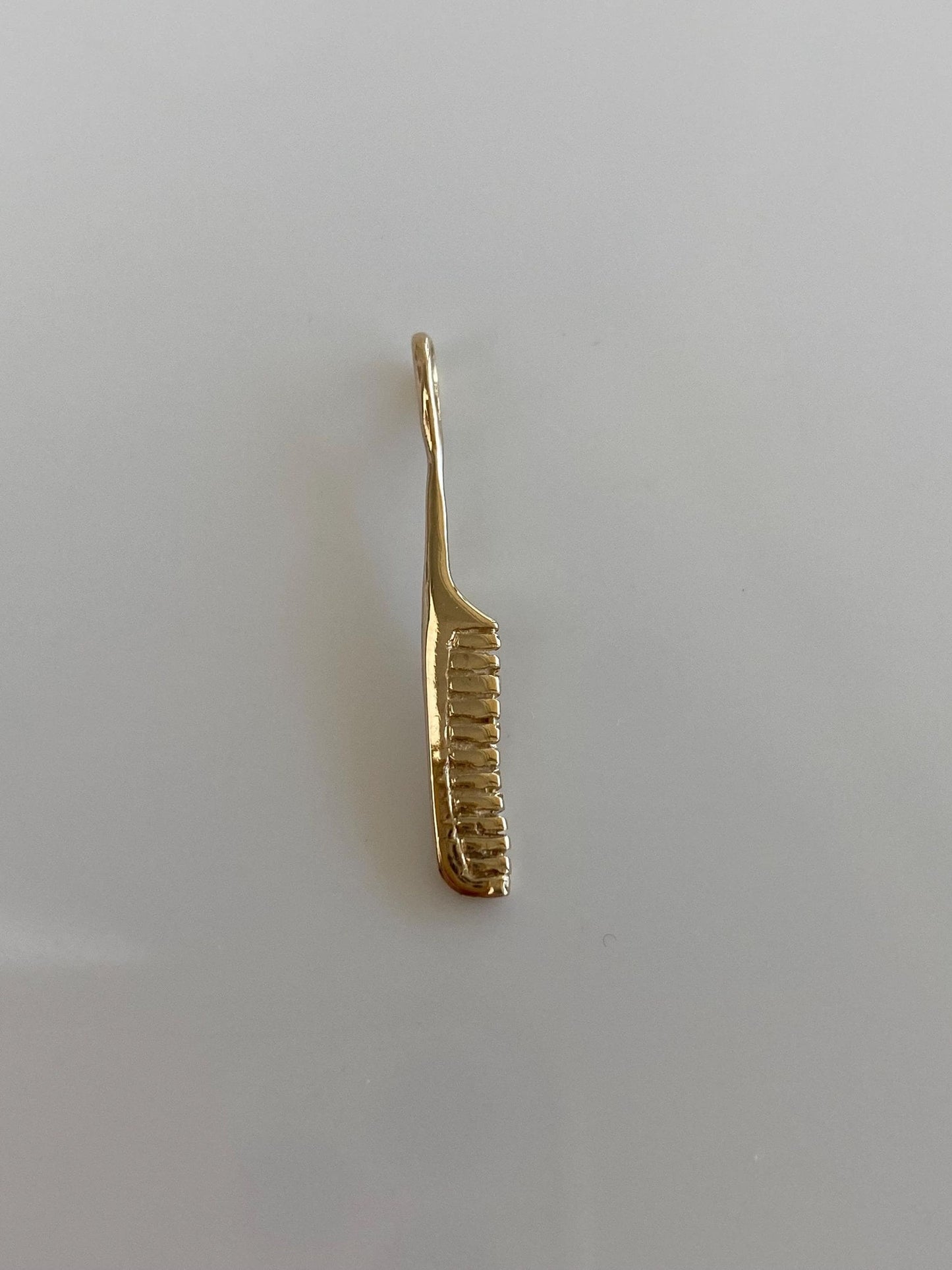 Vintage Solid 14k Yellow Gold Rat Tail Comb Charm