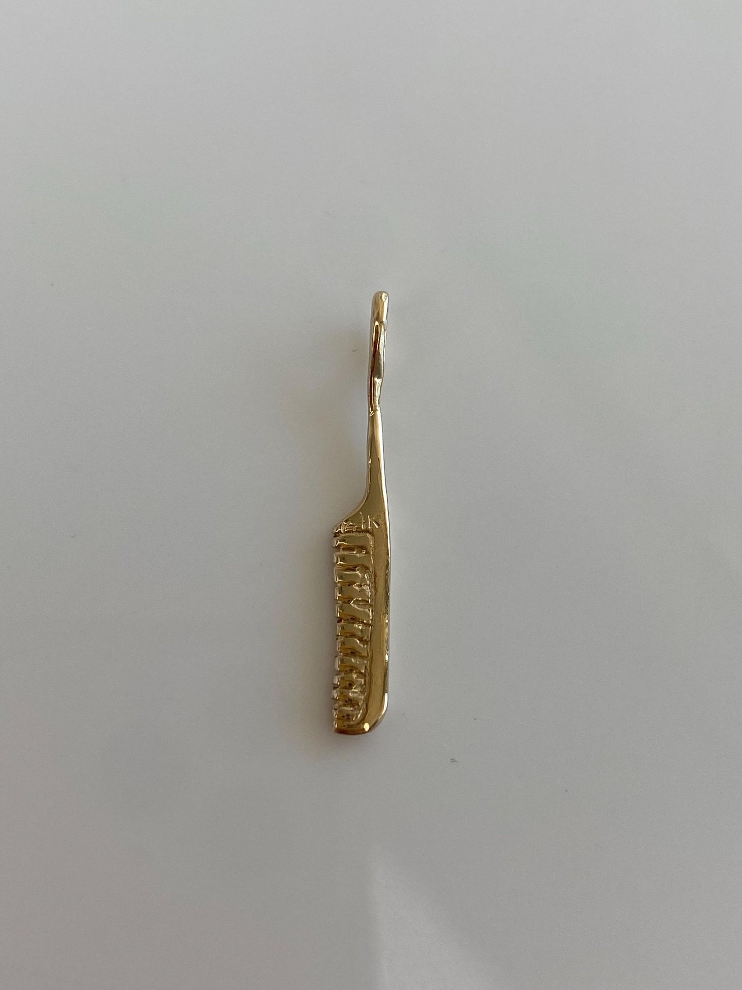 Vintage Solid 14k Yellow Gold Rat Tail Comb Charm