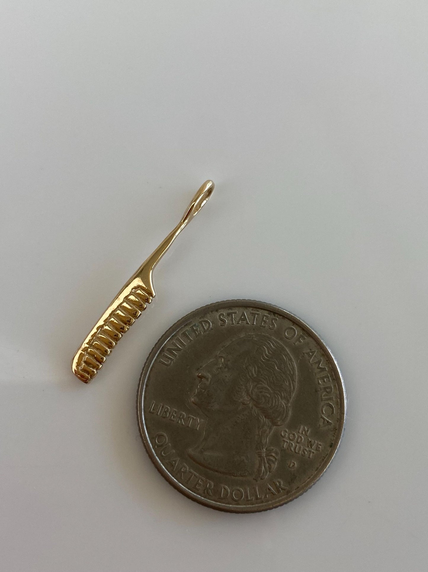 Vintage Solid 14k Yellow Gold Rat Tail Comb Charm