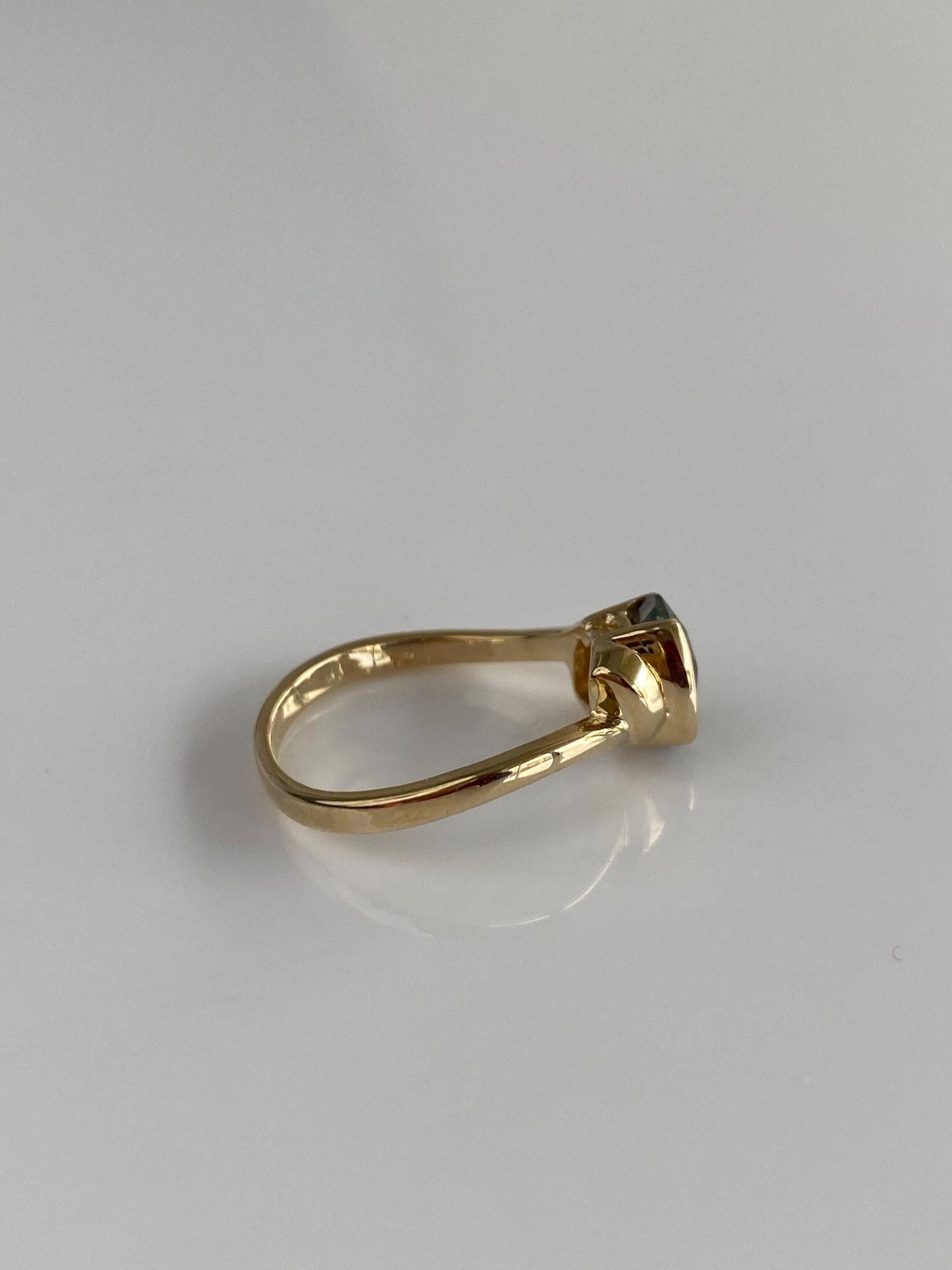 Vintage Solid 14k Yellow Gold Mystic Topaz Ring - Size 6