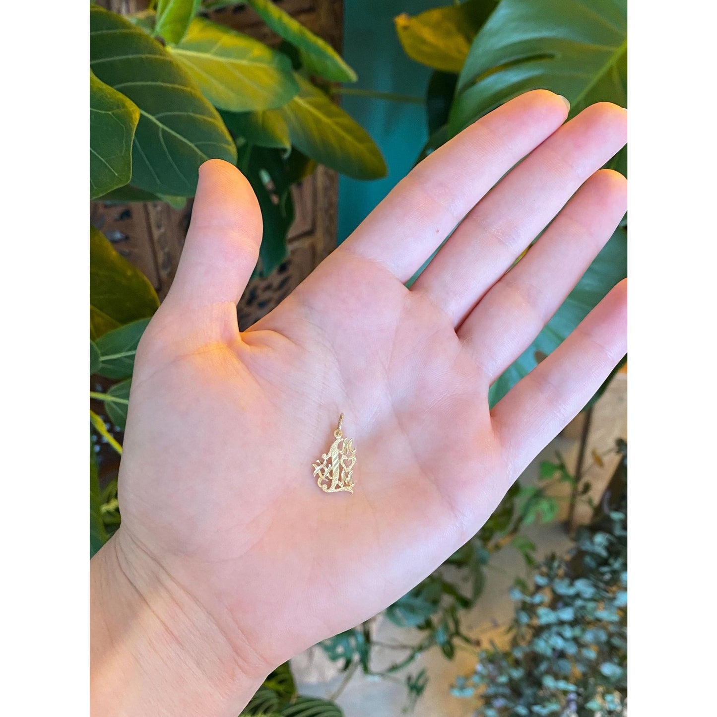 Vintage Solid 14k Yellow Gold Diamond Cut #1 Mom Charm