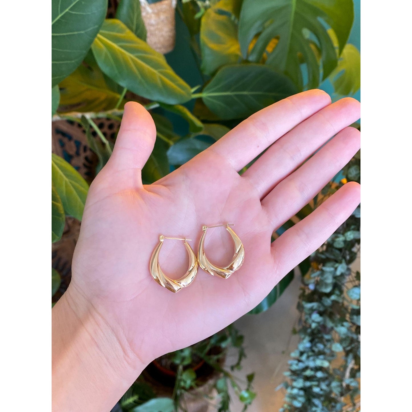 Vintage 14k Yellow Gold Scalloped Hoop Earrings
