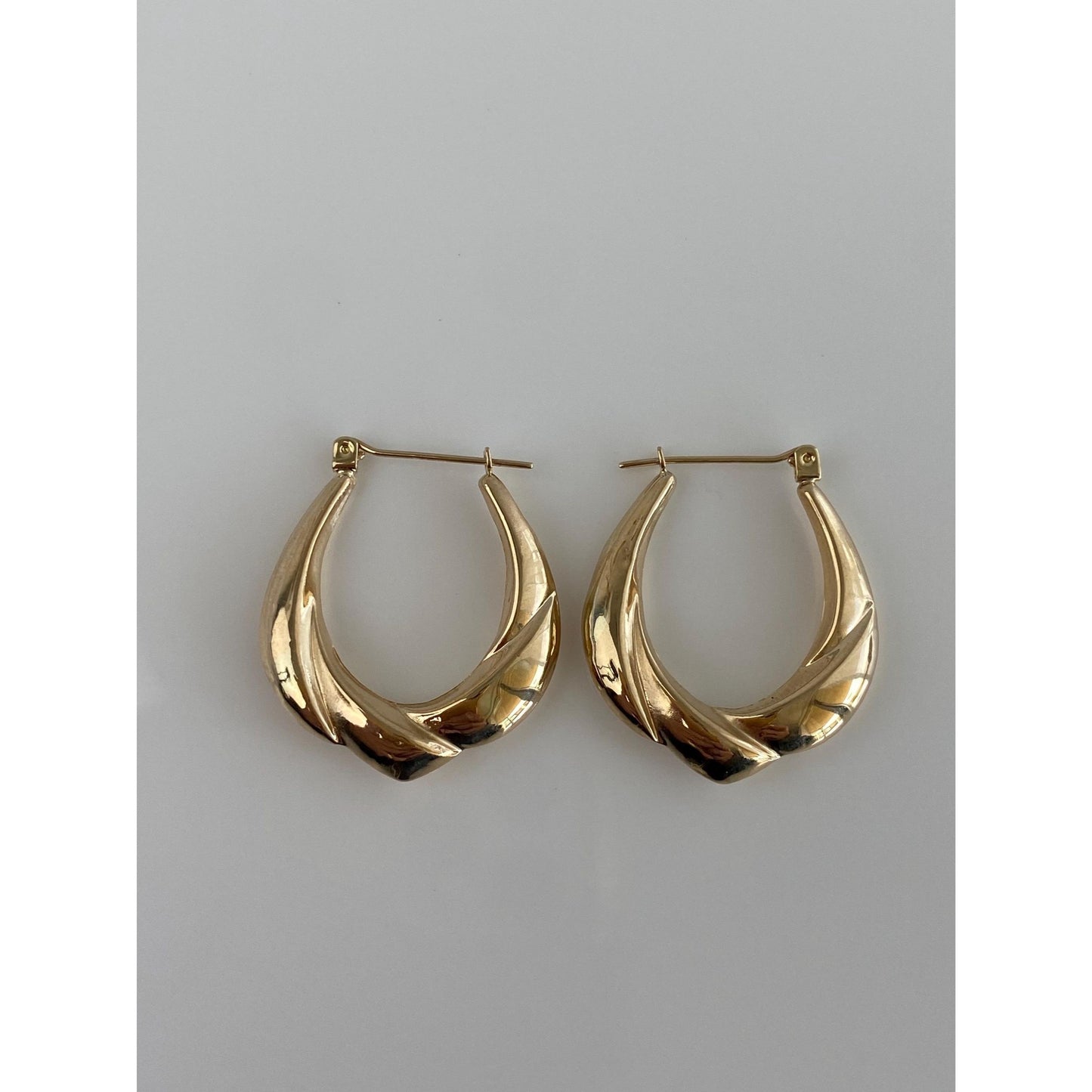 Vintage 14k Yellow Gold Scalloped Hoop Earrings