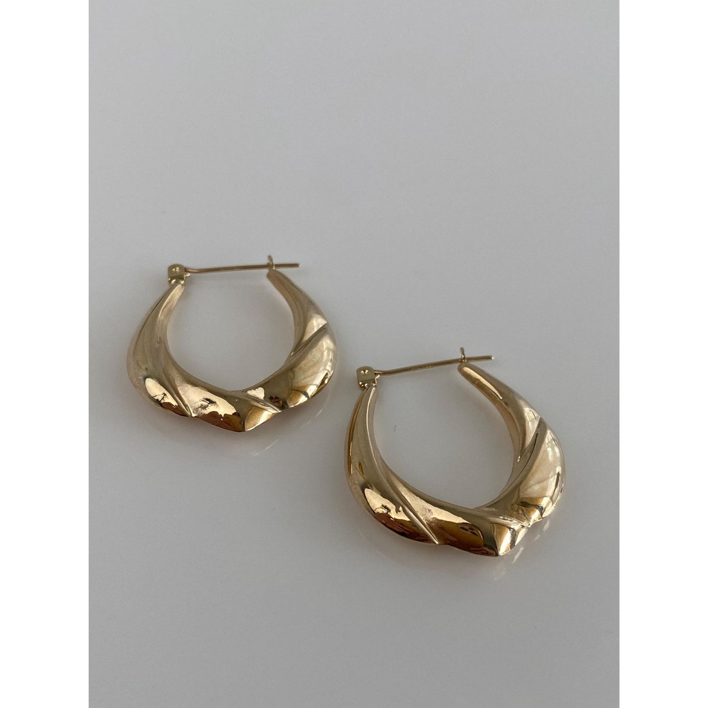 Vintage 14k Yellow Gold Scalloped Hoop Earrings