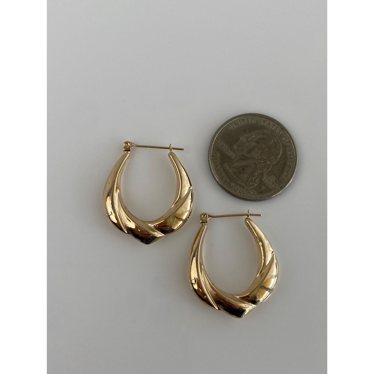 Vintage 14k Yellow Gold Scalloped Hoop Earrings
