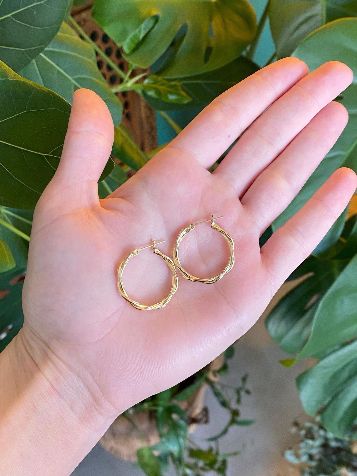 Vintage 14k Yellow Gold Twist Hoop Earrings