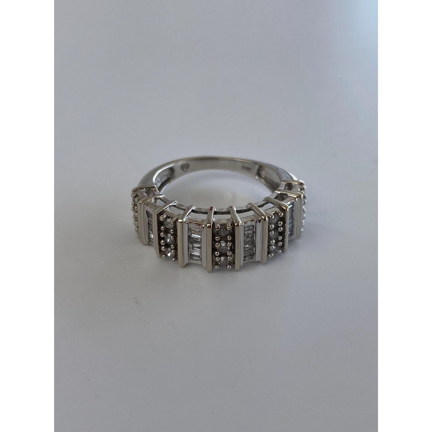 Vintage Solid 10k White Gold Diamond Ring Band - Size 7.25