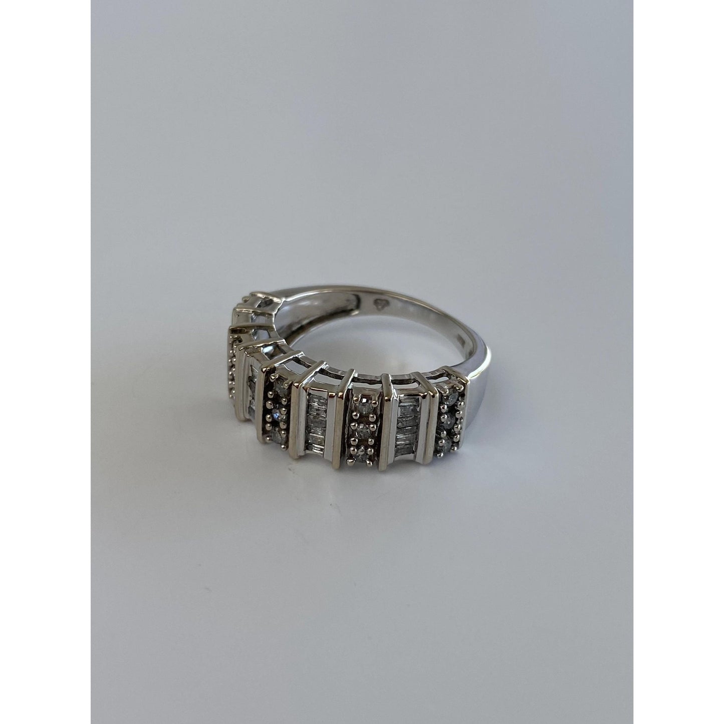 Vintage Solid 10k White Gold Diamond Ring Band - Size 7.25