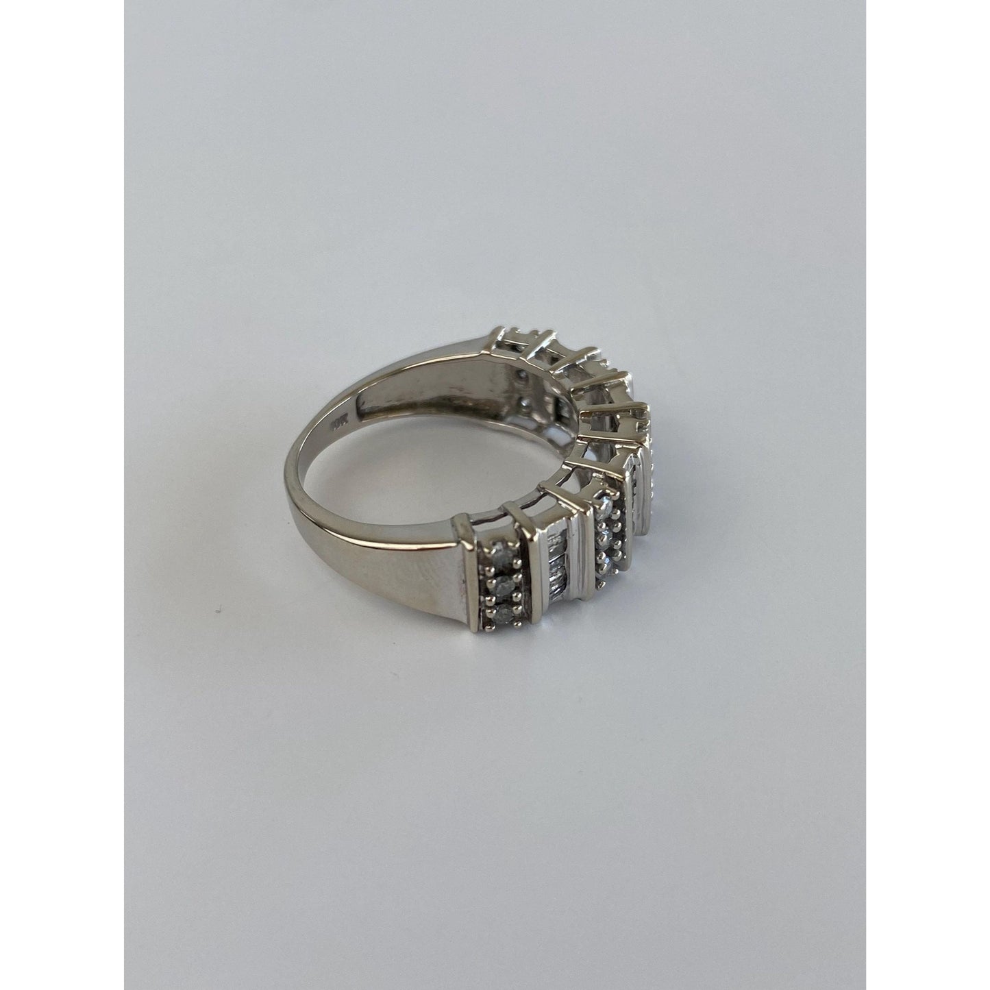 Vintage Solid 10k White Gold Diamond Ring Band - Size 7.25