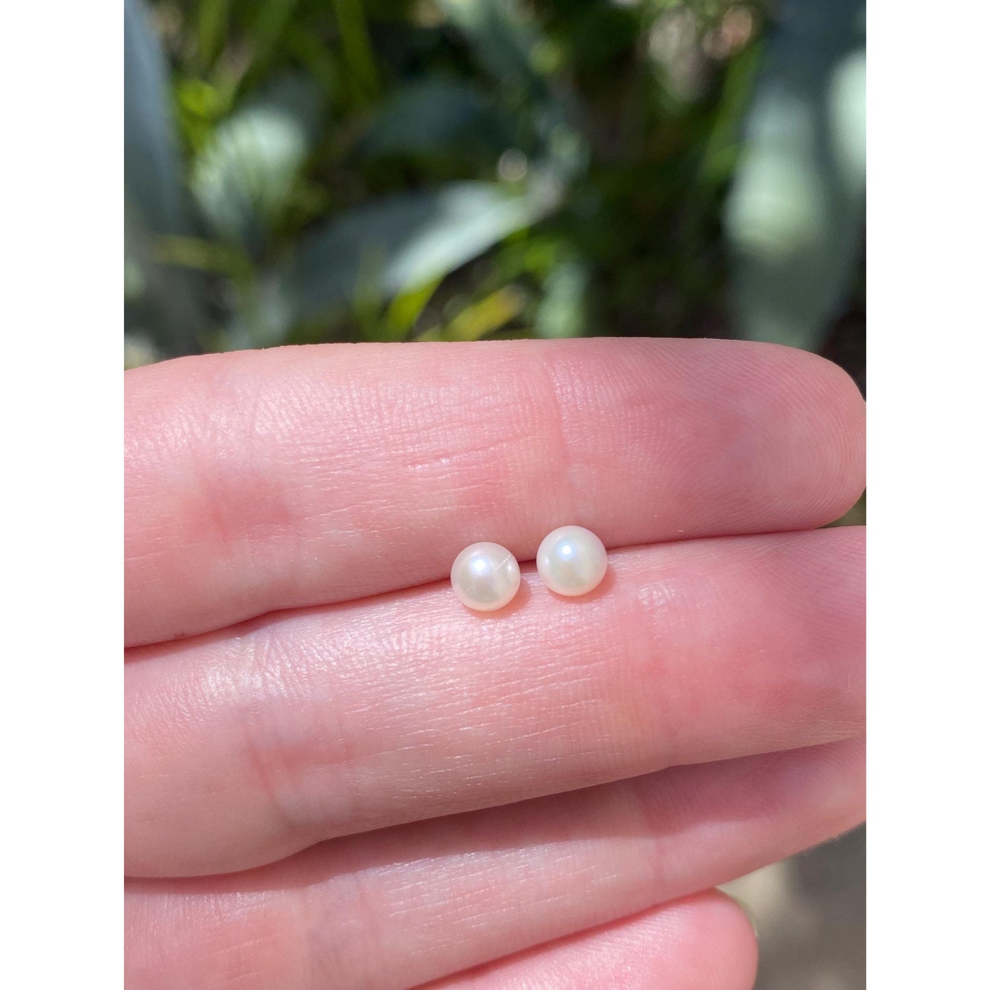 Vintage Solid 14k Yellow Gold Pearl Stud Earrings