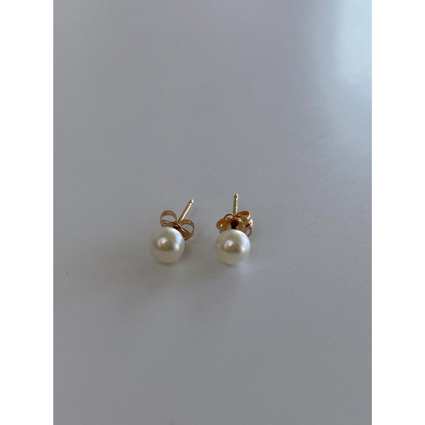 Vintage Solid 14k Yellow Gold Pearl Stud Earrings