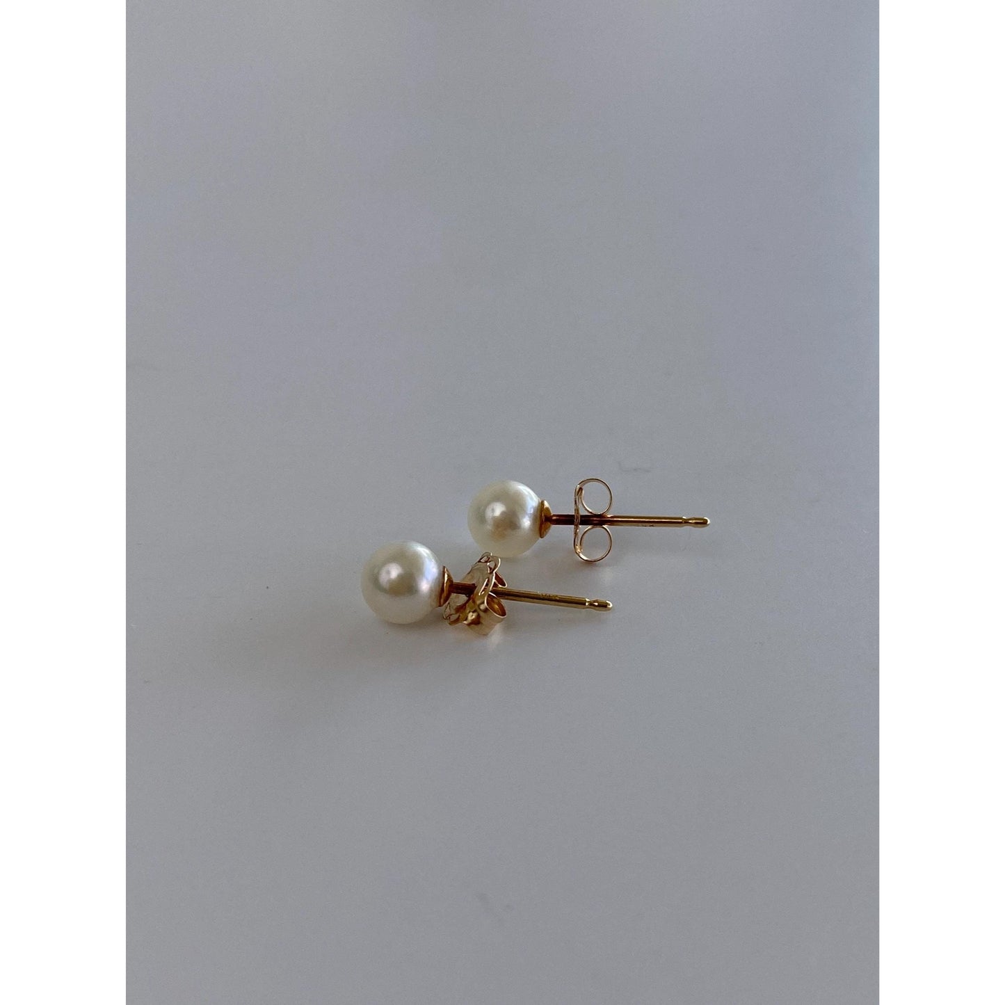 Vintage Solid 14k Yellow Gold Pearl Stud Earrings