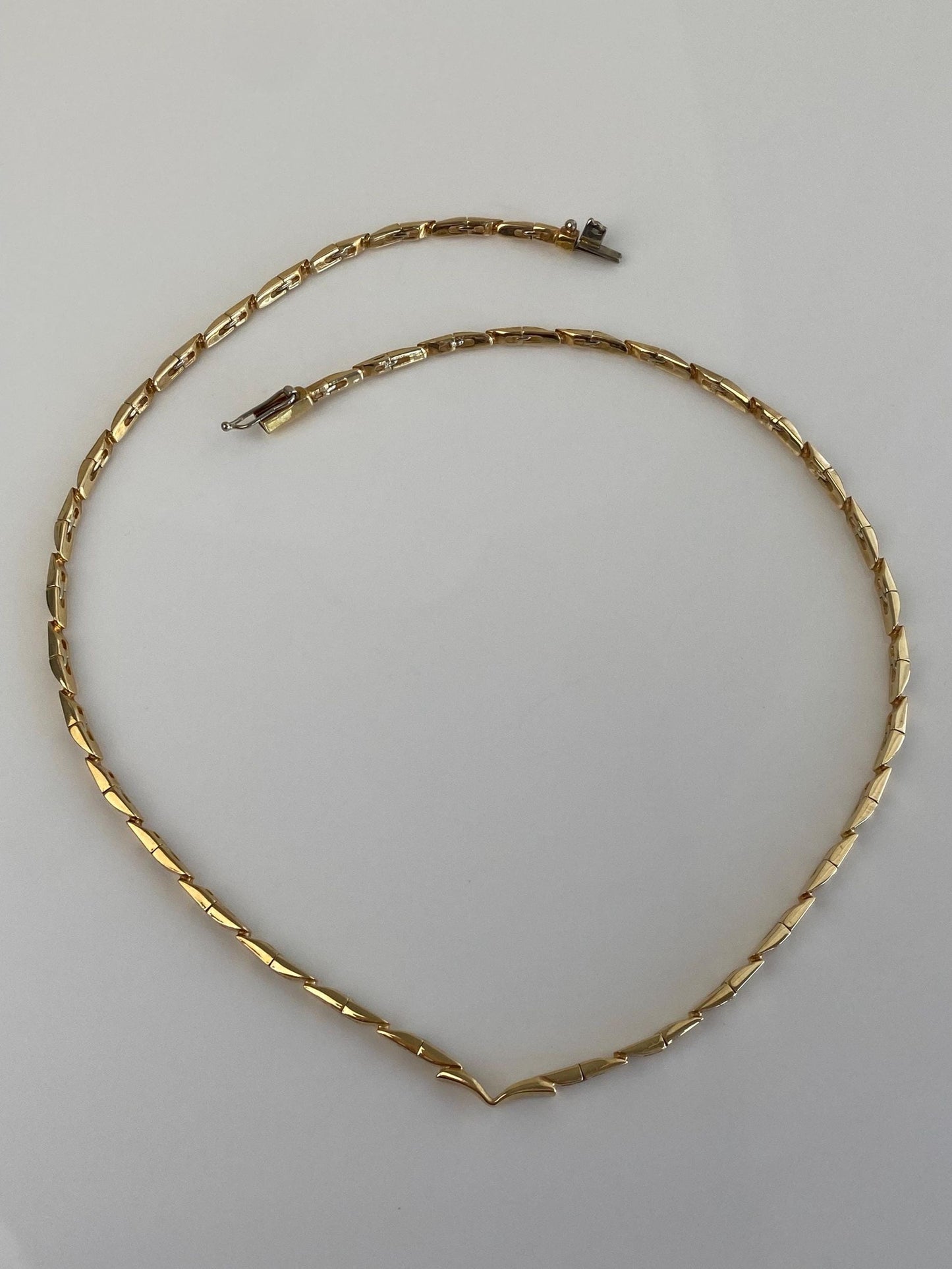 Vintage Solid 14k Yellow Gold Chevron Link Collar Necklace - 16 inches