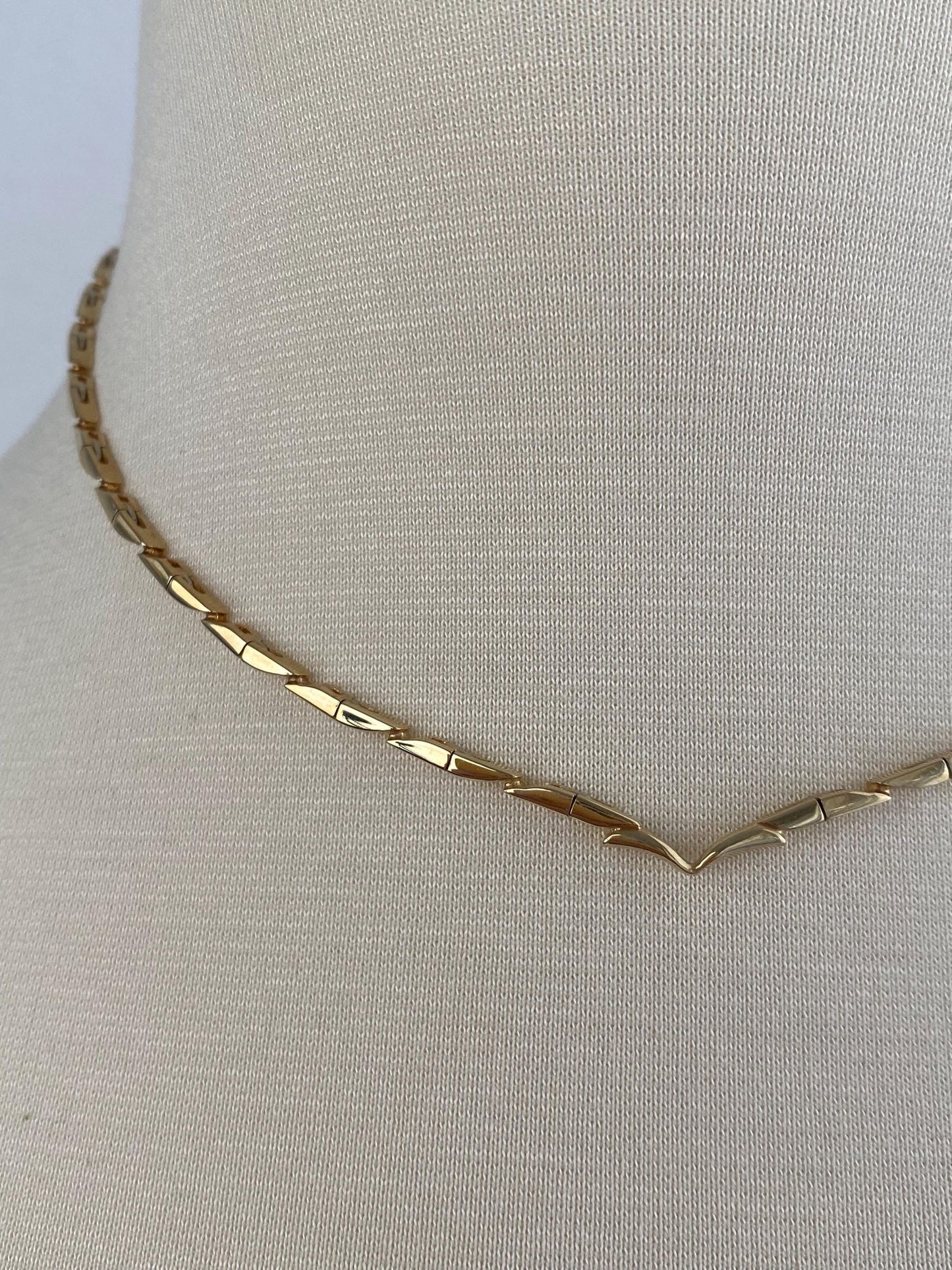 Vintage Solid 14k Yellow Gold Chevron Link Collar Necklace - 16 inches