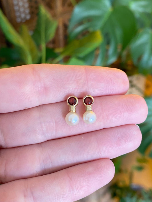 Vintage Solid 14k Yellow Gold Garnet Pearl Stud Earrings