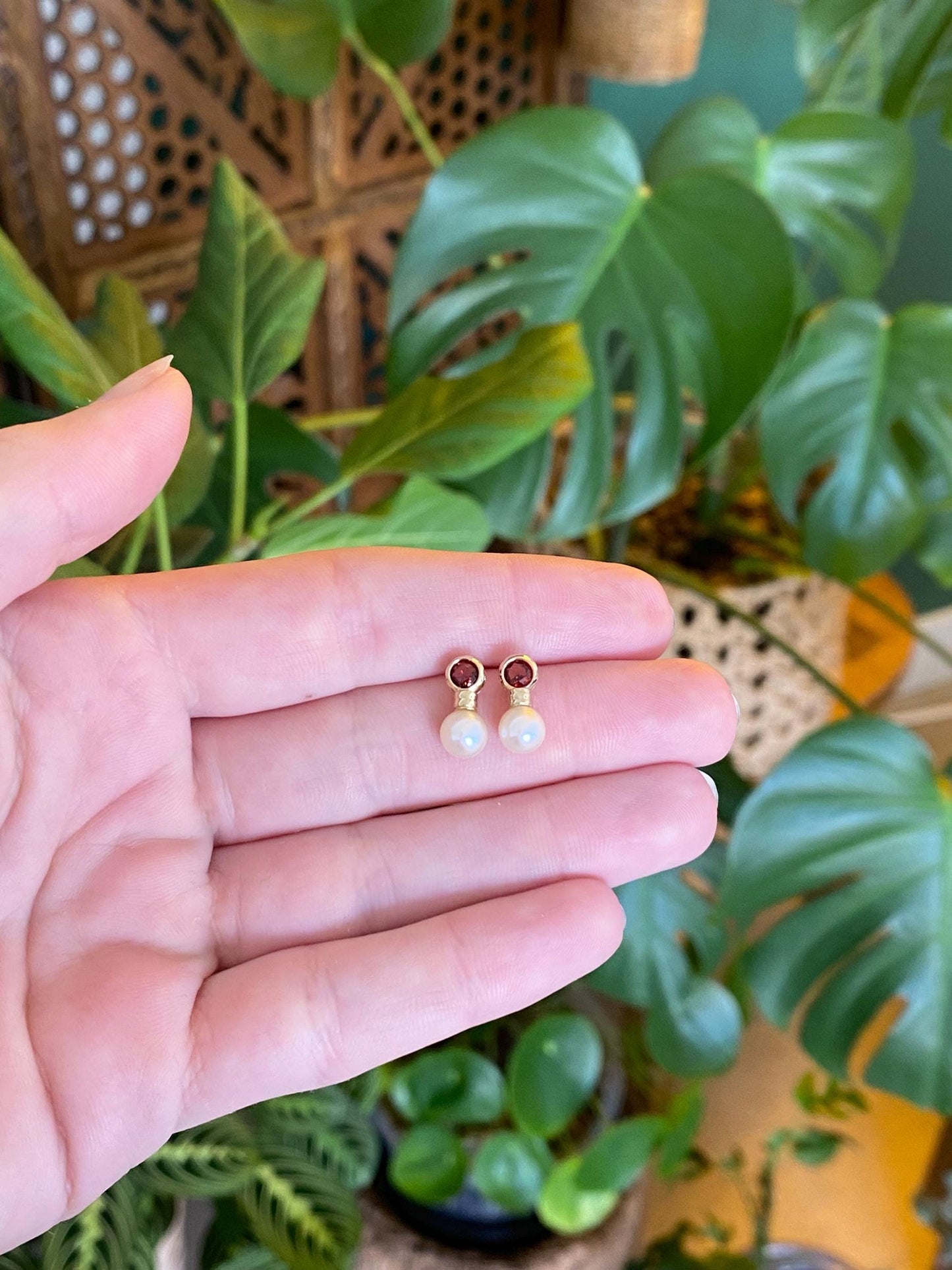 Vintage Solid 14k Yellow Gold Garnet Pearl Stud Earrings