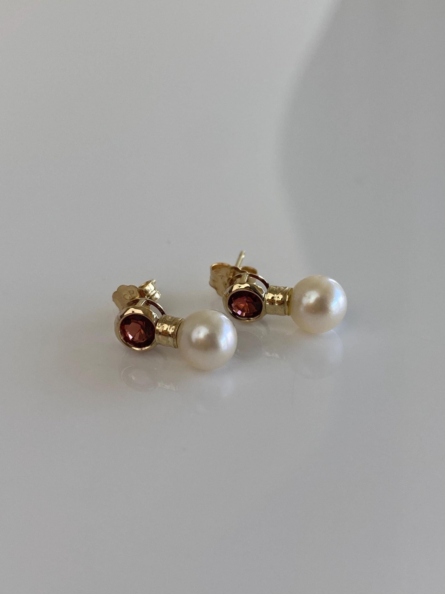 Vintage Solid 14k Yellow Gold Garnet Pearl Stud Earrings