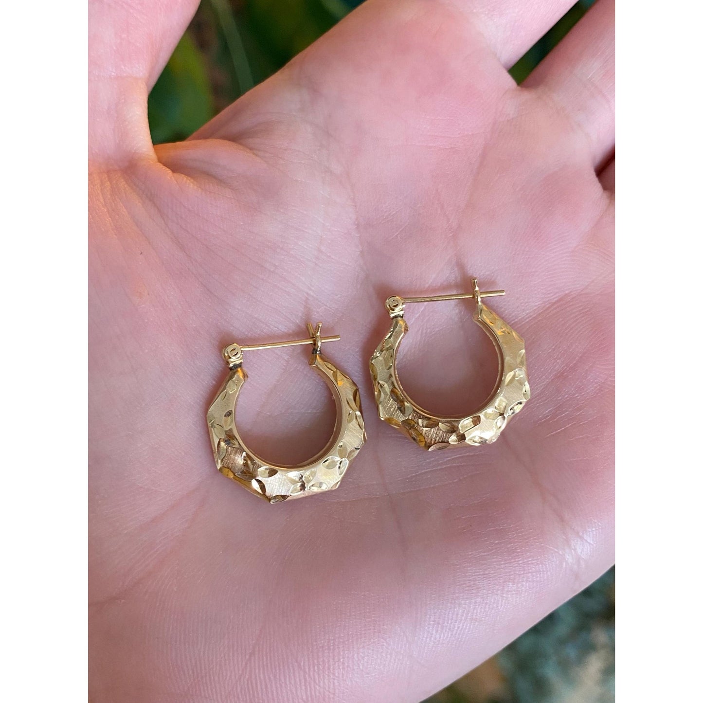 Vintage 14k Yellow Gold Diamond Cut Pattern Hoop Earrings