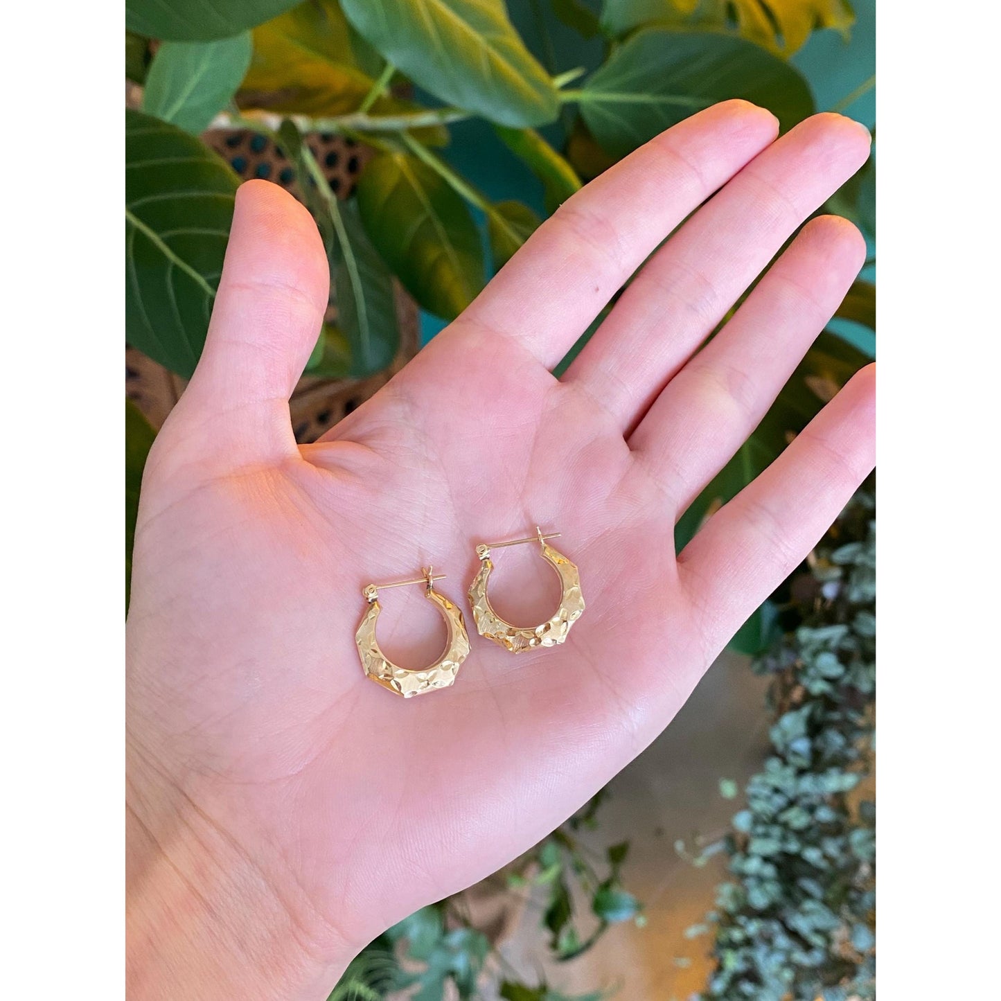 Vintage 14k Yellow Gold Diamond Cut Pattern Hoop Earrings