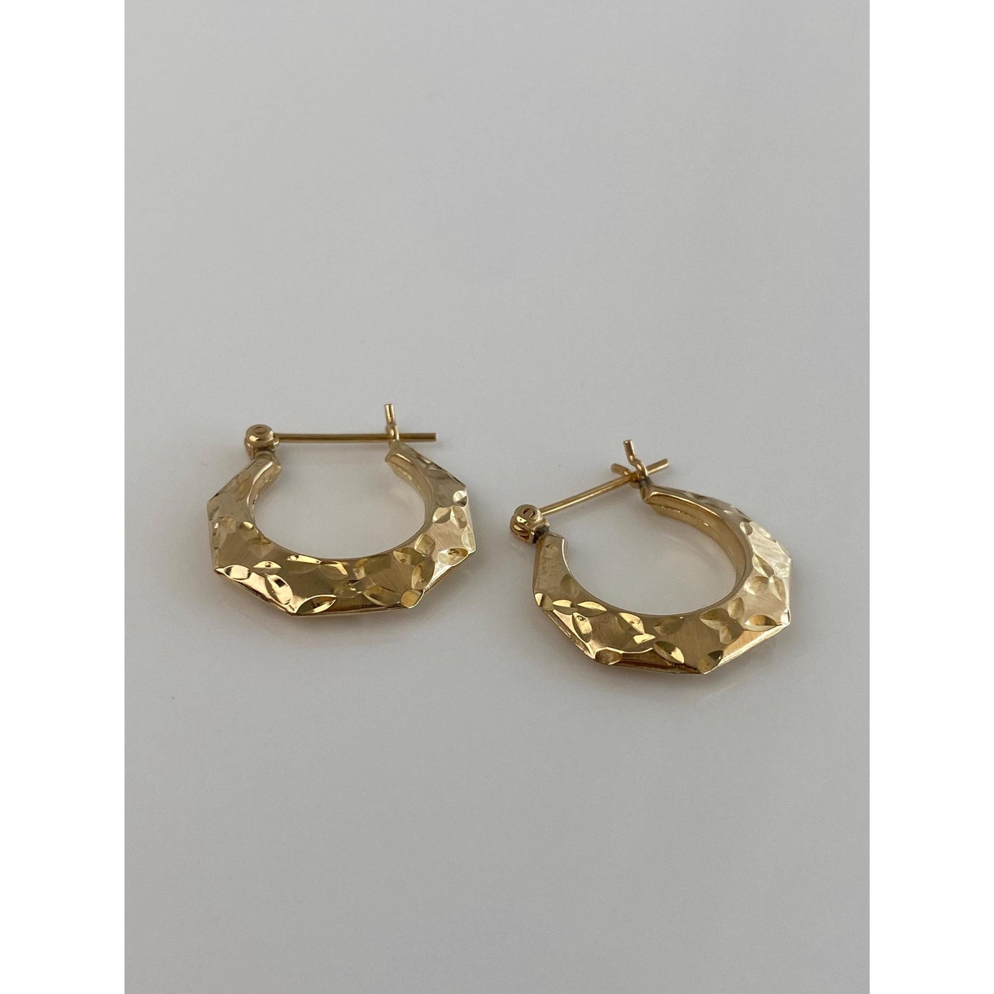 Vintage 14k Yellow Gold Diamond Cut Pattern Hoop Earrings