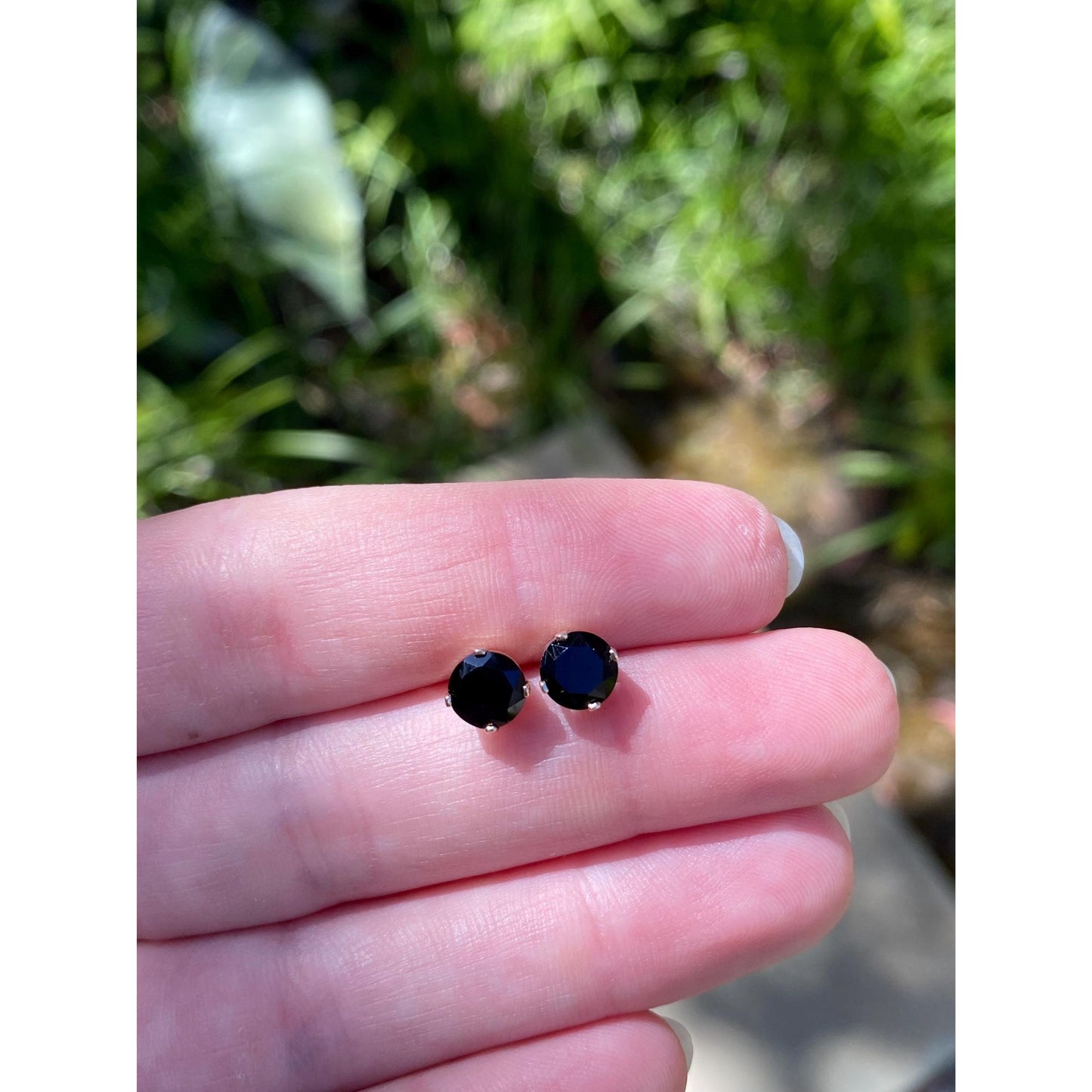 Vintage Solid 14k Yellow Gold Black Onyx Stud Earrings